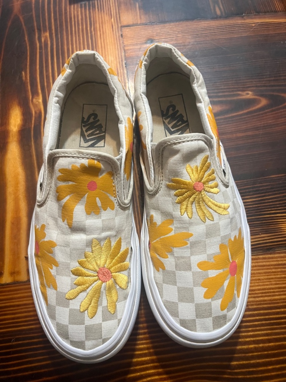 Vans Kids 7 or women’s 8.5 Slip-On Sneakers in Cream and Yellow Floral